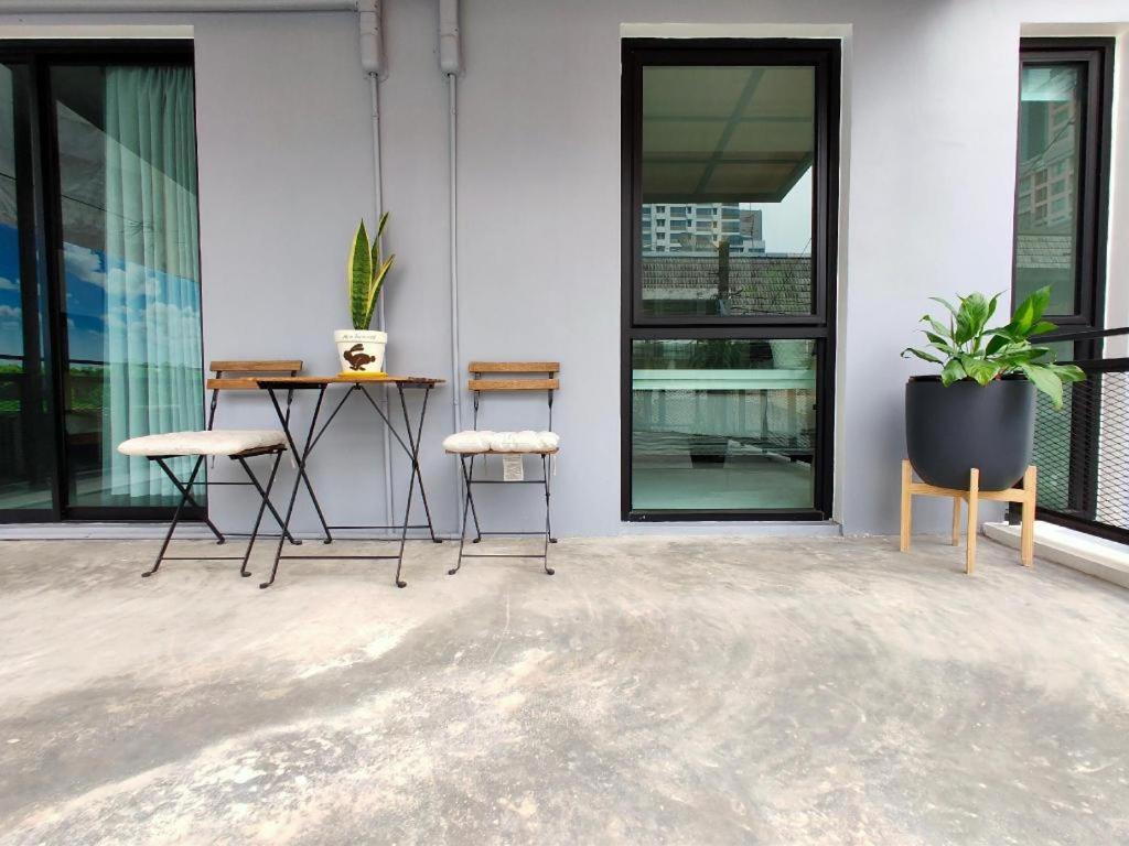 Silom Studios Bangkok Exterior photo